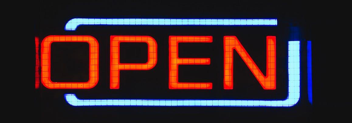 Vendor-lock-in-Unsplash-alex-holyoake-1